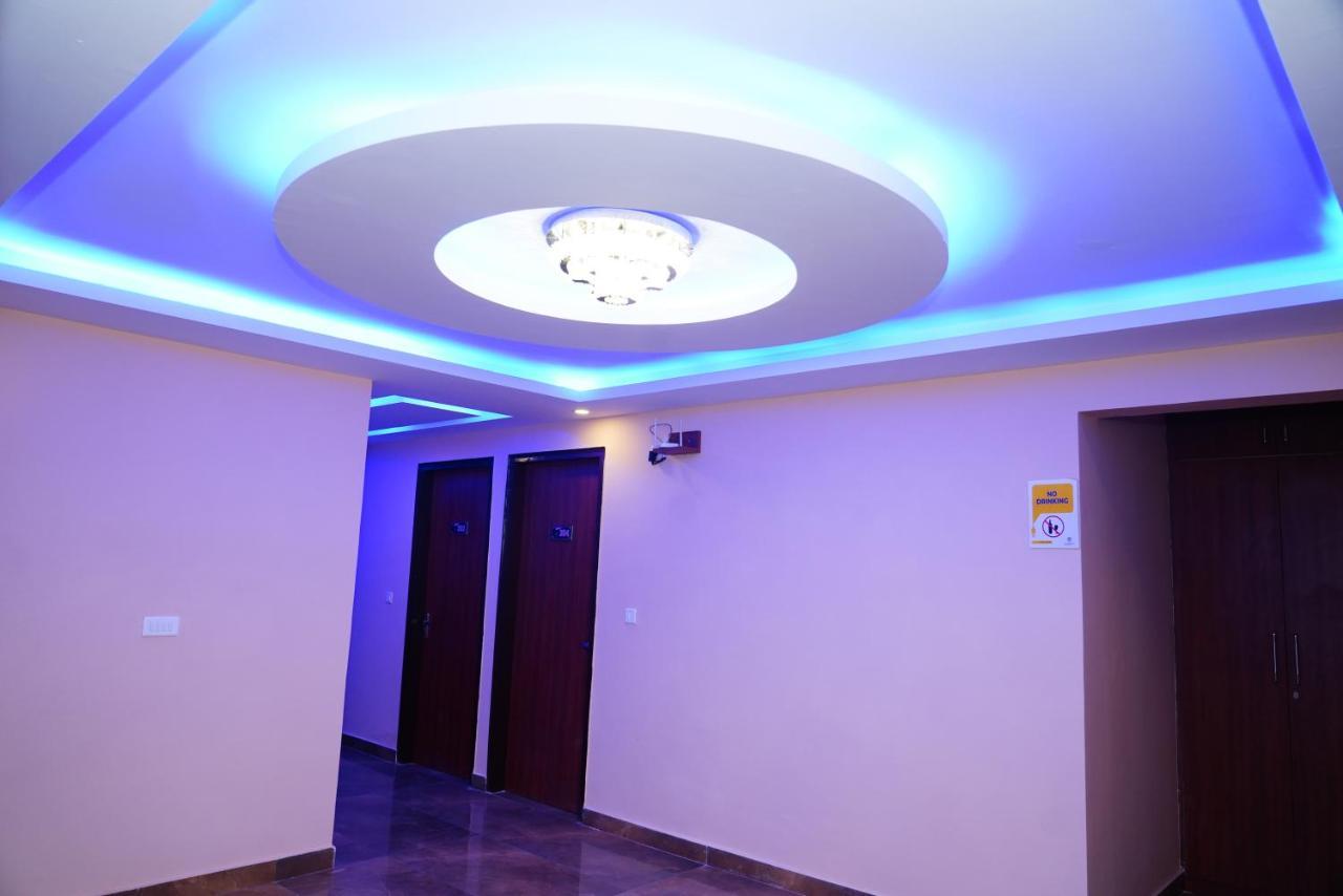 Expomart Inn Грейтър Нойда Екстериор снимка