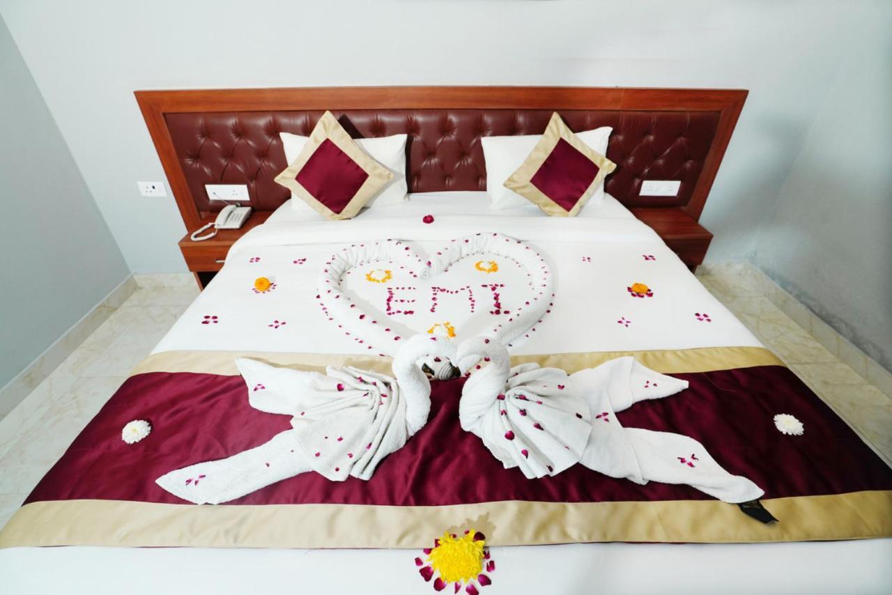 Expomart Inn Грейтър Нойда Екстериор снимка